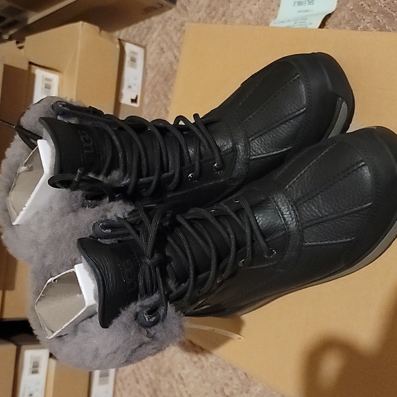 🎁New UGG Adirondack Boot III - Picture 4 of 6